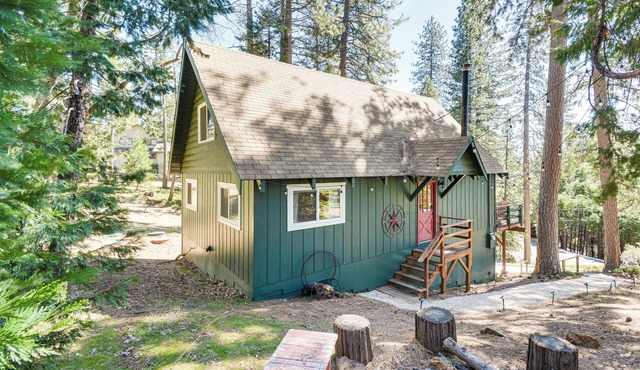 ‘The Green Hideaway’ Arnold Cabin in the Pines!
