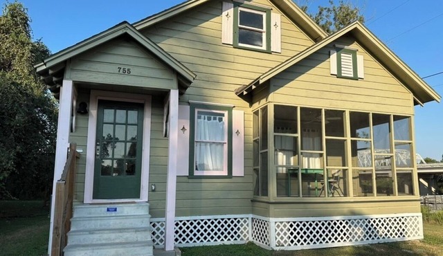 The Green House in La Grange - New Listing!