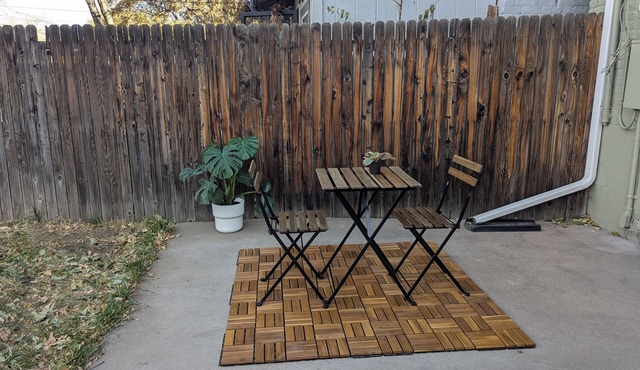 The Green House, RiNo - Luxury Queen Bed, Pullout Couch & Full Kitchenette