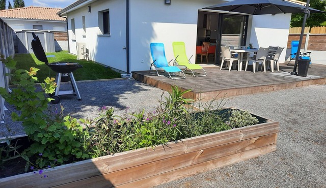 The green island. Recent 84m2 house *(Household included)