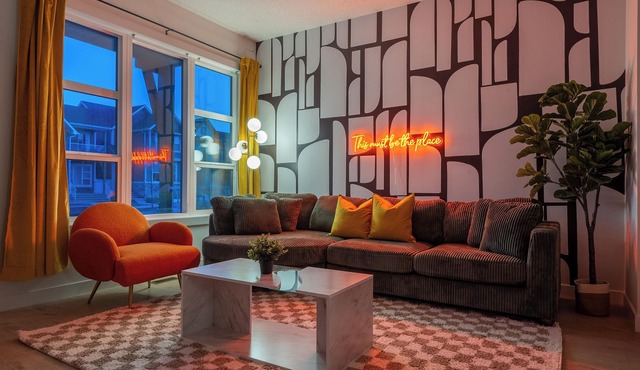 "The Green" - Mins to Airport- 1.5 hour Banff