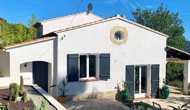 The green oasis: breathtaking sea views, swimming pool, privacy in Villa Liliana