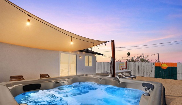 The Green Palm 1 Bed · Pool, Hot Tub, PetFriendly