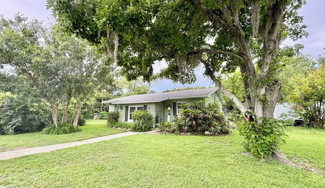 The Green Palm, Sleeps 6 , pet friendly!