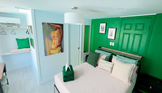 The Green Room · Garden of Manors · Guesthouse·FL