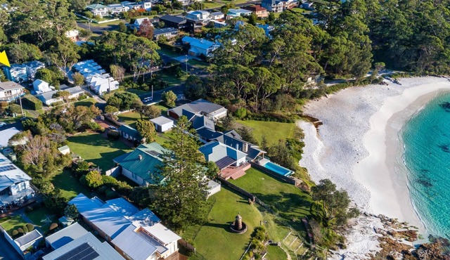 The Green Whaler, Hyams Beach