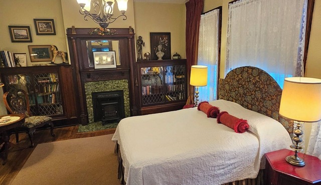 The Greenbrier, Relaxing 4-bedroom Bed & Breakfast in Historic Alderson, WV, with AC, WiFi