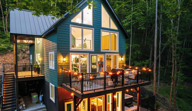 The Greenhouse With Indoor Slide Close to Hocking Hills