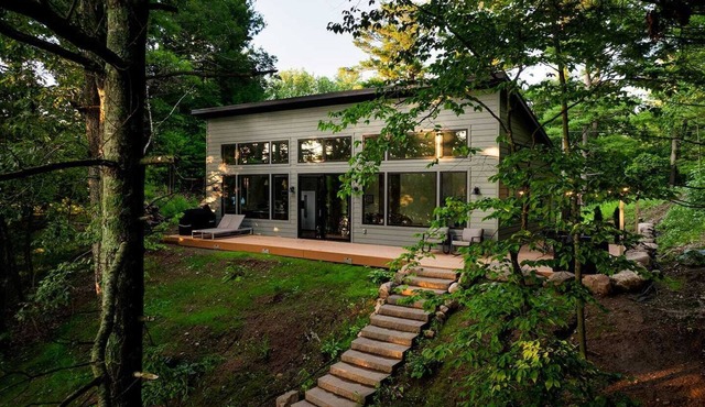 The Greenhouse. Lakefront cabin