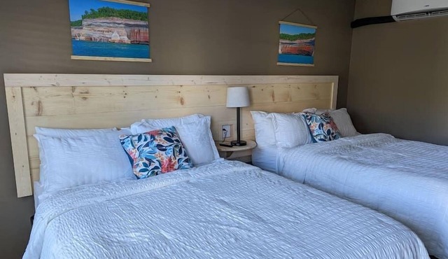 The Greenland Motel - Room No. 7