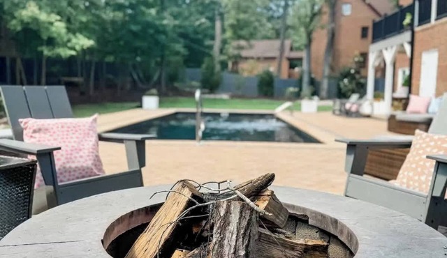The Greensboro Grand Getaway - Luxury GSO Retreat with 6 Bdrms and 4.5 Bths