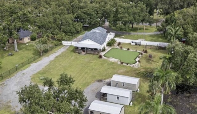 The Greenside Getaway