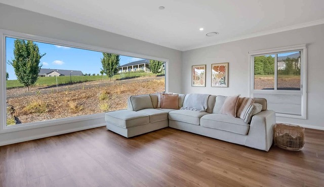 The Greenview - Contemporary Village Retreat