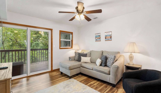 The Greenview Haven: Cozy For 6!