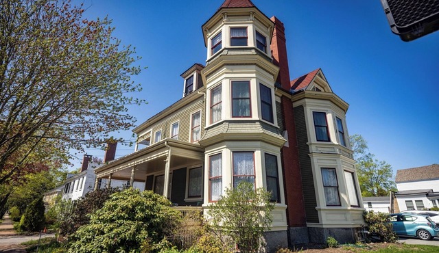 The Gregory House in Southern Maine close to many beaches & popular destinations