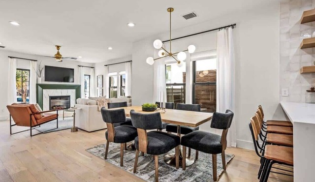 The Gretel-NEW Stunning 4 Bed Downtown Gem, Spa