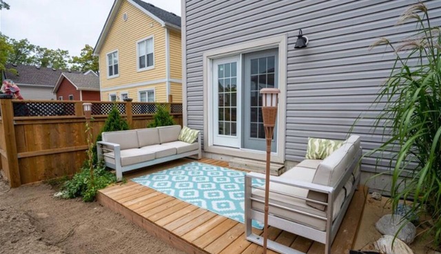 The Grey Beach House! In the heart of Grand Bend