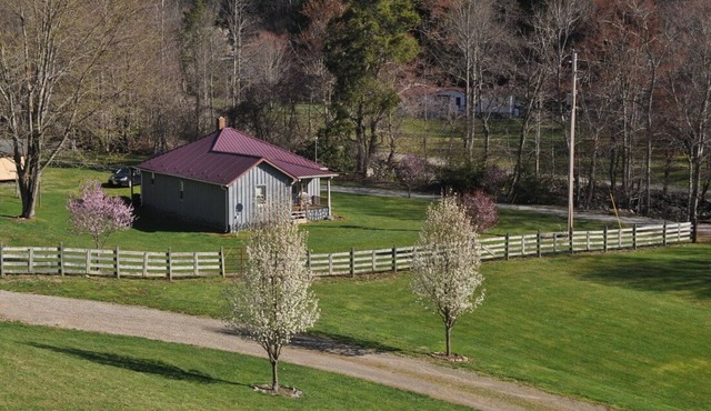 The Grey Cabin at Highland Hideaways