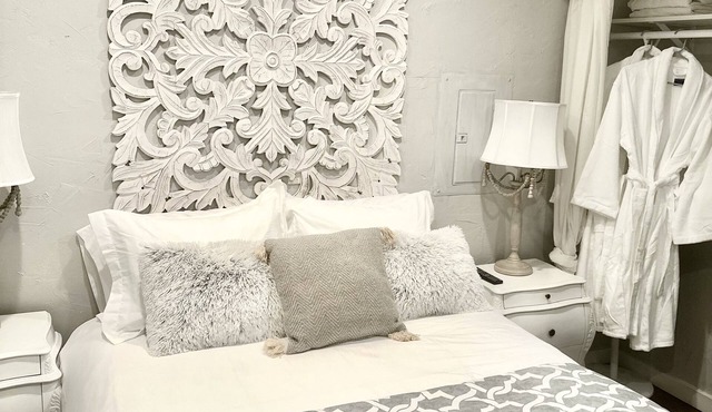 The Grey Getaway, a New, Quiet, One Bedroom Apartment!