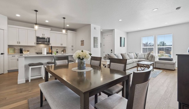 The Grey Havens-stunning new build family friendly with a laid back beach vibe.