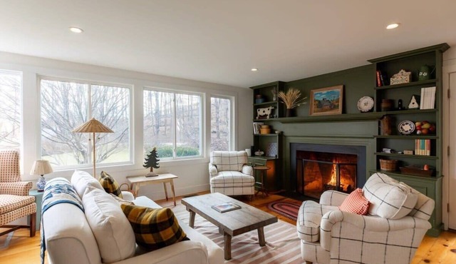 The Grey House + Loft Apt @ The Library Retreat