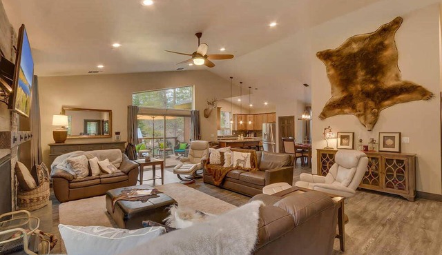 The Grizzly Cabin - Close to lake and biking paths!