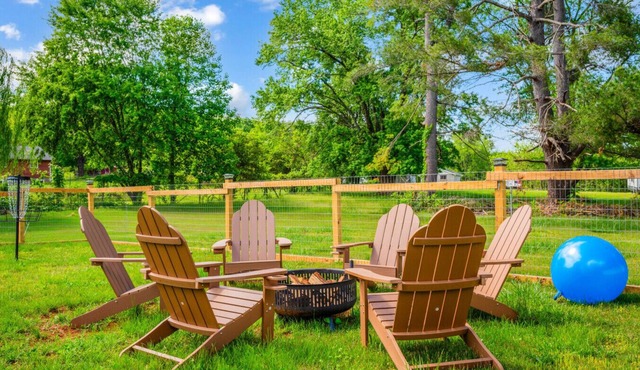 The Groovy Getaway close to James River - Trails