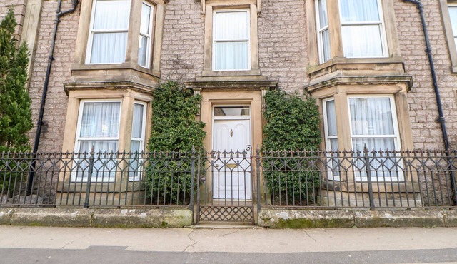 THE GROTTO, family friendly, with open fire in Kirkby Stephen