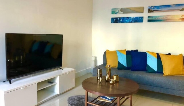 THE GROVE 5 10 MIN FROM THE BEACH In the heart of Coconut Grove and CocoWalk