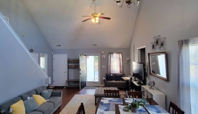 The Grove Cottage, Clayton 3B, 2.5B with King Beds