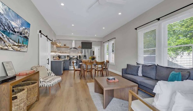 The Grove Estate 9BD/7BA! Perfect For Groups!