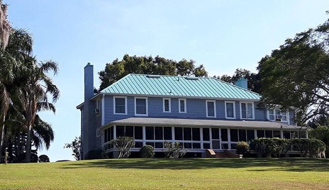 The Grove House - antique lakefront home on Eagle Lake, Central Florida