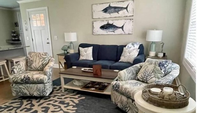 The Grove House Near the Sea - Newly Renovated 6 minutes from downtown
