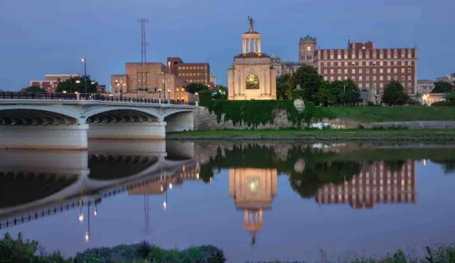 The Grupenhaus - Entire two level duplex