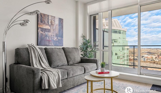 The Guardian 31st | Pet Friendly | Heated Parking