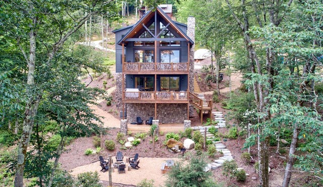 The Guardian Bear Lodge - pet friendly in Eagles Nest, view, game room