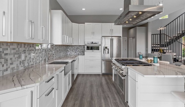 The Guest House at Sunset Bluffs – BEST views in Missouri!