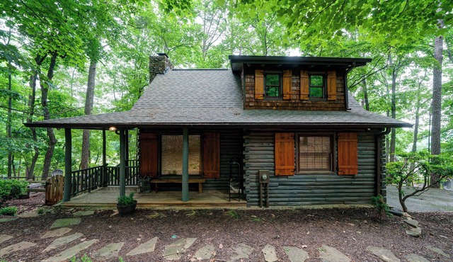 The Guest House – Historic Log cabin in Big Canoe