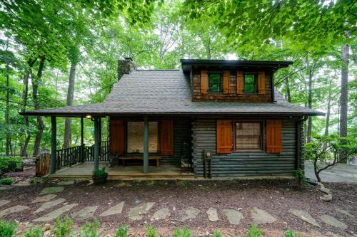 The Guest House - Historic Log cabin in Big Canoe