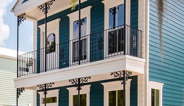 The Guesthouse at The Waters, Walk to Chapel, Pool & Town Square