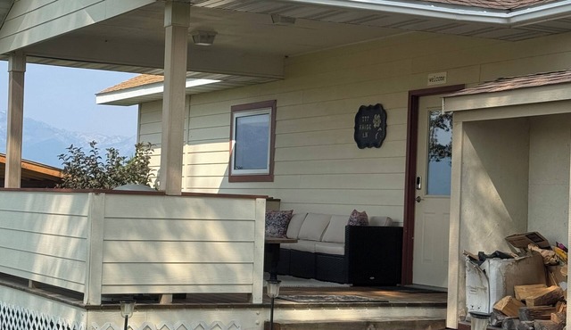 The Guesthouse - on 3.5 acres in Corvallis, MT