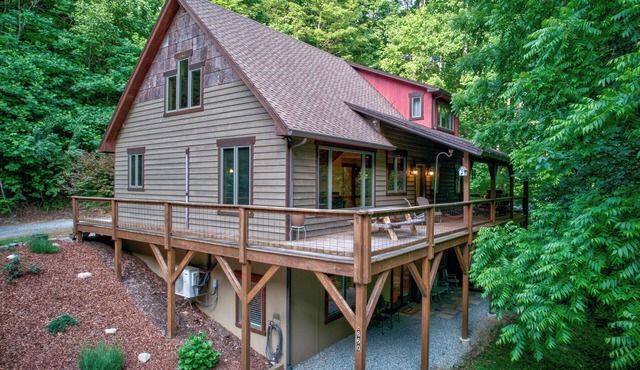 The Guf - Total privacy, 13 mins to downtown Boone, brand new hot tub, pet friendly!