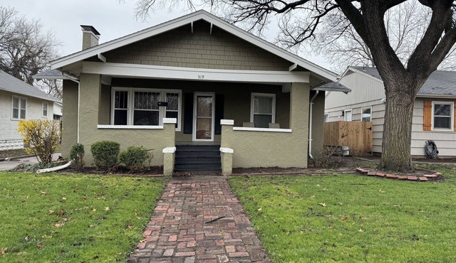 The Guide house! Beautiful 2 bedroom close to the fairgrounds and the College