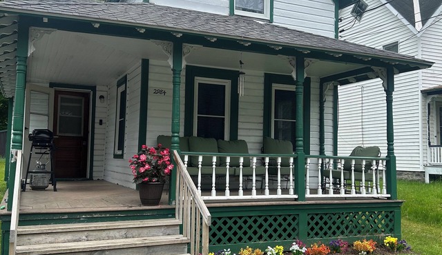The Guides House Cozy Main St Stay with Porch Views