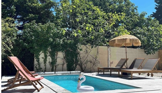 The guinguette under the mulberry trees