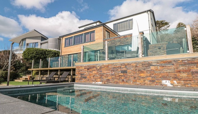 THE GULLS, pet friendly, luxury holiday cottage in Stoke Fleming