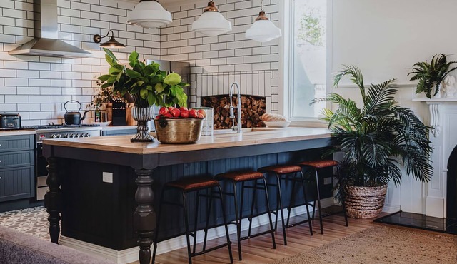 The Gums ~ Daylesford Region ~ Sleeps 12 ~ 44 Acres