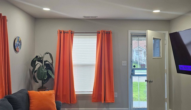 The Gway Getaway - Family friendly! Plenty of off the street parking.