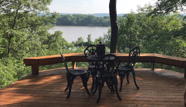 The Hager House - River View - Pet Friendly - Walk-out Basement Apartment