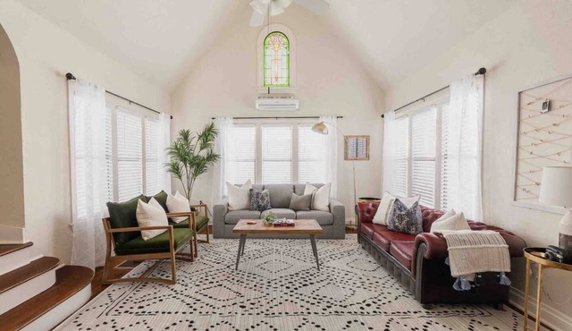 The Halcyon- a Cozy 2BR Tudor in Crestwood-Sleeps 6!